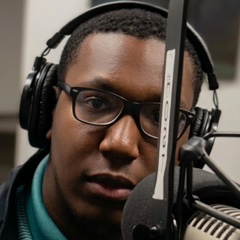 Edvardi Jackson at a studio microphone